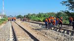 Potret Evakuasi KA Argo Bromo Anggrek yang Anjlok di Subang