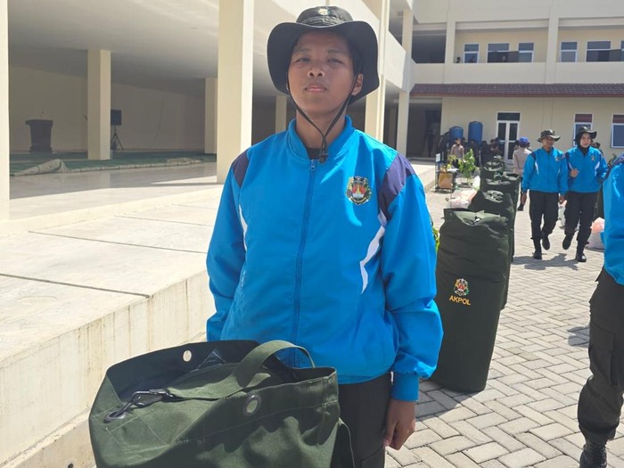 Kegiatan pembagian Perlengkapan Perorangan Lapangan (Kaporlap) kepada para calon taruna (catar) Akpol usai lulus terpilih di Lapangan Gedung Werving Hoegeng, Kompleks Akpol, Semarang, Jawa Tengah, Kamis (30/7/2025). Kegiatan pembagian Perlengkapan Perorangan Lapangan (Kaporlap) kepada para calon taruna (catar) Akpol usai lulus terpilih di Lapangan Gedung Werving Hoegeng, Kompleks Akpol, Semarang, Jawa Tengah, Kamis (30/7/2025).