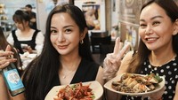 Kirana Larasati kerap jalan-jalan bersama sahabatnya. Kulineran ke Korea Selatan, misalnya, menjadi kegiatan yang dipilih untuk berlibur. Foto: Instagram/@kiranalarasati
