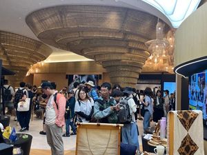 Bawa Cerita Pala Sukabumi, Batik Kakak Mencuri Perhatian di Jepang