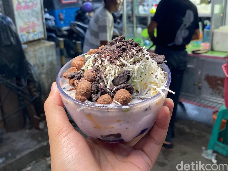 Kuliner Stasiun Tebet, ada bakso Malang enak hingga es teler creamy