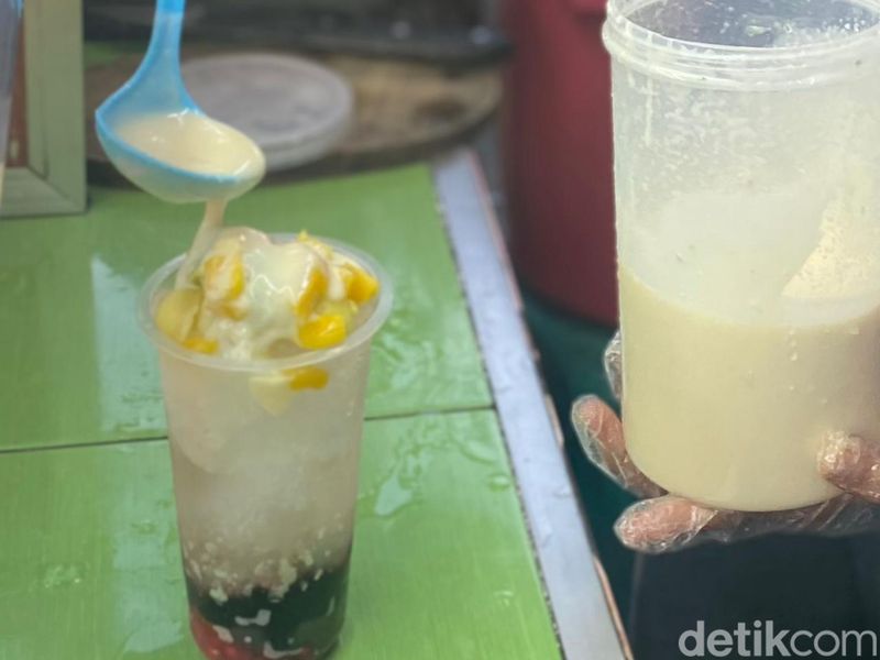 Kuliner Stasiun Tebet, ada bakso Malang enak hingga es teler creamy