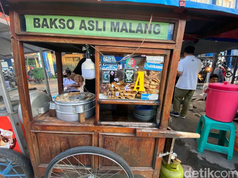 Kuliner Stasiun Tebet, ada bakso Malang enak hingga es teler creamy