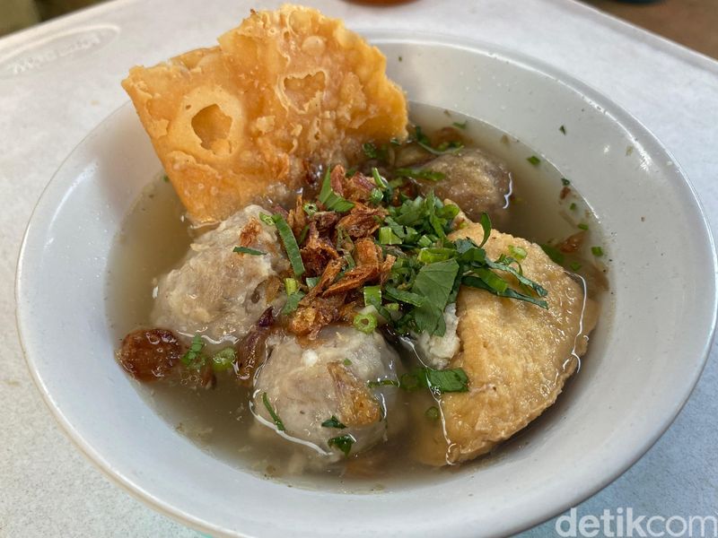Kuliner Stasiun Tebet, ada bakso Malang enak hingga es teler creamy