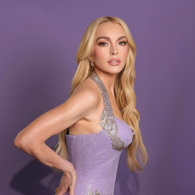 Penampilan Baru Lindsay Lohan di Premiere Freakier Friday Bikin Pangling!