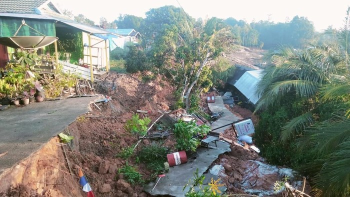 Longsor di Bantaran Sungai Mahakam Kubar