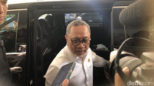 Menteri Koordinator (Menko) Bidang Pangan, Zulkifli Hasan, saat kunjungan kerja di Mataram, NTB, Sabtu (2/8/2025).