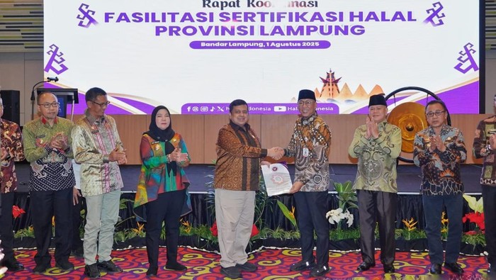 Mirzani saat menghadiri Rapat Koordinasi Fasilitasi Sertifikasi Halal