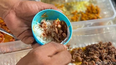 Makan Nasi Cokot Rp 6 Ribu di Stasiun Tebet Ini Bisa Jadi Penunda Lapar
