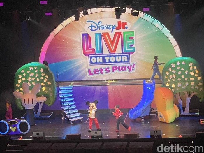 Panggung Disney Junior Live on Tour: Lets Play! digelar di Tennis Indoor Senayan pada 1-2 Agustus 2025.