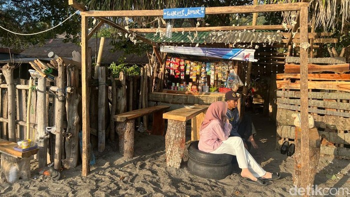 Pantai Mangsit. Lombok Barat, Nusa Tenggara Barat (NTB) Pantai Mangsit. Lombok Barat, Nusa Tenggara Barat (NTB)