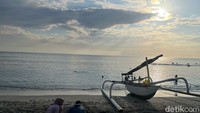 Di kawasan ini menjadi area elite buat pariwisata di kawasan Senggigi. Di sinilah hotel-hotel bintang lima berada.