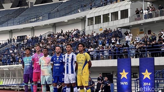 Peluncuran jersey baru Persib Bandung di Stadion GBLA Bandung