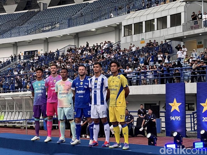 Peluncuran jersey baru Persib Bandung di Stadion GBLA Bandung