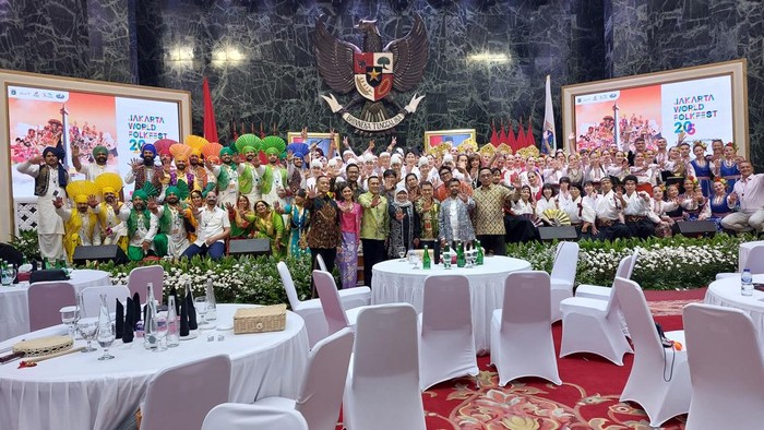 Parade budaya internasional bertajuk Jakarta World Folklore Festival (JWFF) 2025 resmi dibuka, Sabtu (2/8/2025). Pemprov DKI Jakarta berharap melalui gelaran ini masyarakat dapat lebih terbuka wawasanya terhadap budaya dari negara lain.
