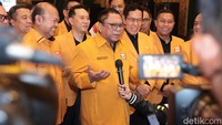 Hanura menyakini, keputusan Prabowo bukan intervensi terhadap kekuasaan kehakiman, melainkan mekanisme korektif konstitusional yang sah dan dijamin oleh UUD 1945. Sebab, Abolisi dan amnesti adalah hak dari seorang presiden.  