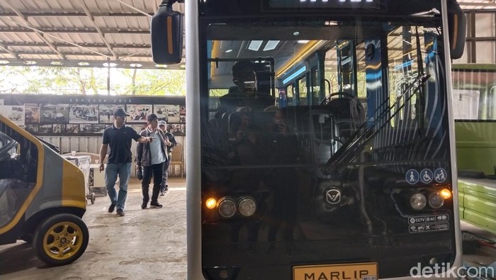 Prototype angkot pintar Kota Bandung.