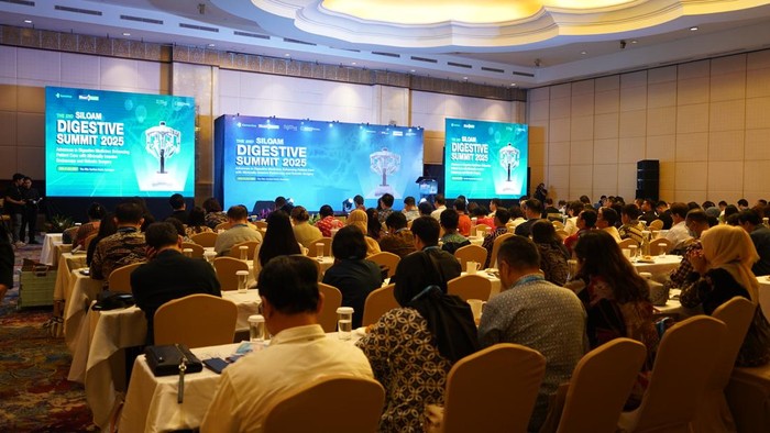 Operasi Batu Empedu Robotik Pertama dengan Da Vinci Xi di Siloam Digestive Summit 2025