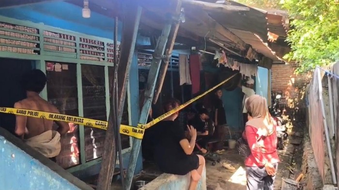 Rumah korban yang menjadi TKP pembunuhan.
