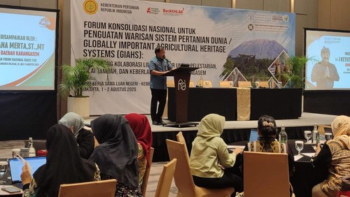 Sekda Karangasem I Ketut Sedana Merta menjadi narasumber dalam Forum Konsolidasi Nasional untuk Penguatan Warisan Sistem Pertanian Dunia (GIAHS) di Jakarta, Jumat (1/8/2025). (Dok. Prokopim Karangasem)