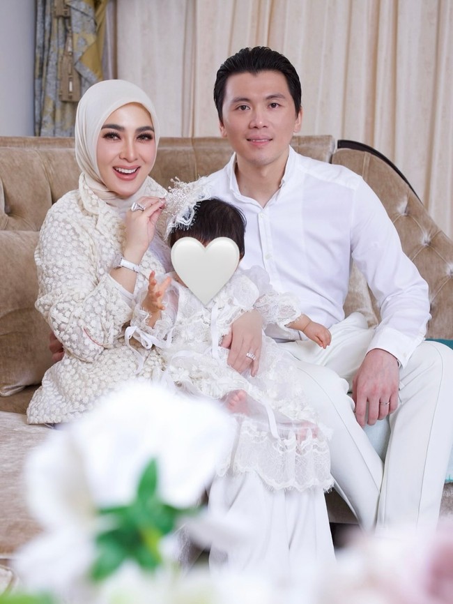 Sebelumnya terungkap bahwa Syahrini beserta anak dan suami terbang dari Singapura ke Tanah Air dengan pesawat pribadi. Foto: Instagram