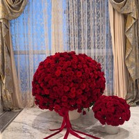 “Assalammualaikum August 1st 2025,Alhamdulilah Ya Allah We Can’t Thank You Enough Your Blessings Are Uncountable For our Little Family,” tulisnya selagi memamerkan bunga pemberian Reino Barack. Foto: Instagram