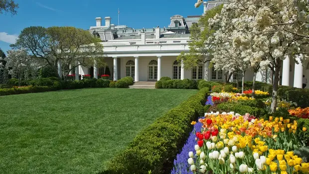Taman Mawar di Gedung Putih pada 2014 sebelum dirombak Trump