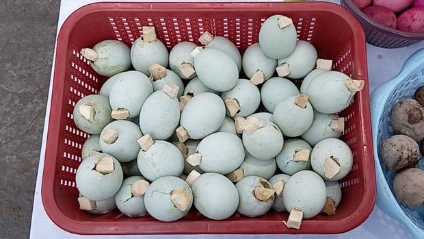 Telok ukan, makanan khas Palembang yang hanya muncul jelang Agustusan.
