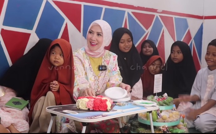 Venna Melinda Ultah, Gelar Makan Malam Bareng Keluarga dan Fuji
