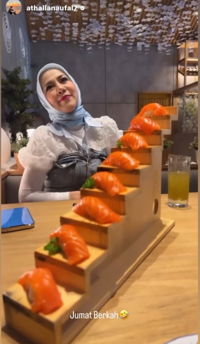 Venna Melinda Ultah, Gelar Makan Malam Bareng Keluarga dan Fuji Venna Melinda Ultah, Gelar Makan Malam Bareng Keluarga dan Fuji