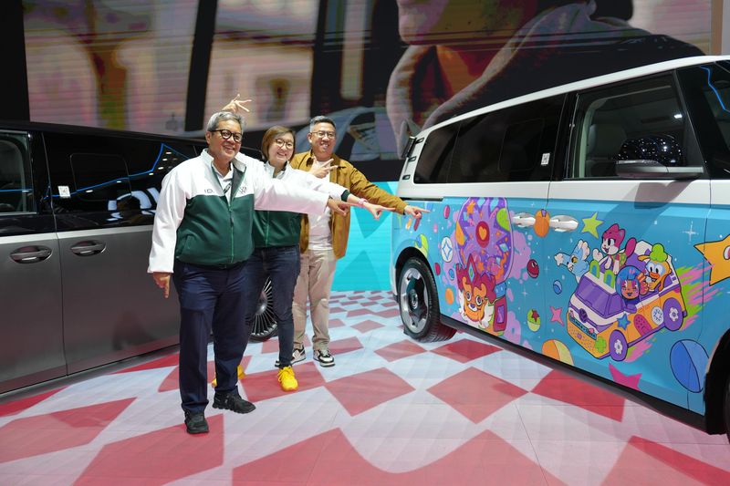 Volkswagen (VW) Indonesia dan Kementerian Ekonomi Kreatif (Ekraf) dan  para pemilik kekayaan intelektual (IP) lokal, serta aftermarket stiker Maxdecal, berkolaborasi dengan menghadirkan 'New Buzz in Life' pada ajang Gaikindo Indonesia International Auto Show (GIIAS) 2025.