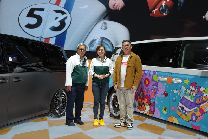 Volkswagen (VW) Indonesia dan Kementerian Ekonomi Kreatif (Ekraf) dan  para pemilik kekayaan intelektual (IP) lokal, serta aftermarket stiker Maxdecal, berkolaborasi dengan menghadirkan 'New Buzz in Life' pada ajang Gaikindo Indonesia International Auto Show (GIIAS) 2025.