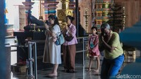 Tata cara masuk Kuil Murugan yaitu berpakaian sopan seperti memakai kemeja, celana bahan. Pihak Kuil akan menyiapkan juga sarung yang diikat di pinggang pengunjung.