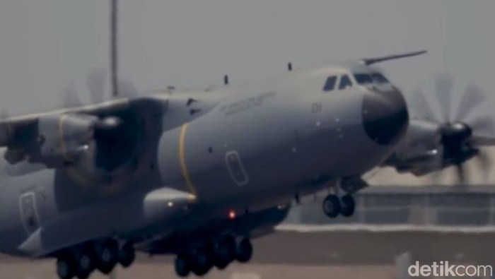Video A400M Pesanan Prabowo Terbang Perdana