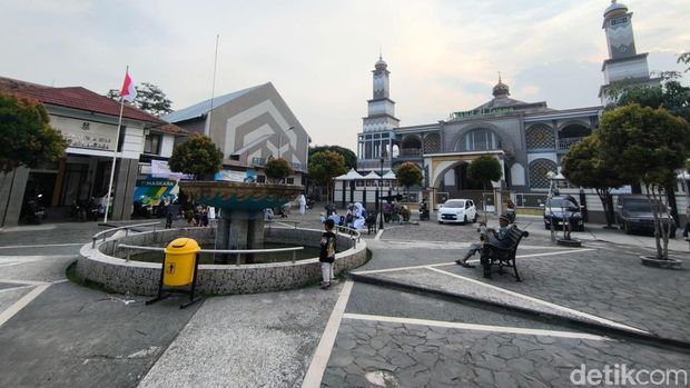 Suasana sore di Alun-alun Jalaksana Kuningan