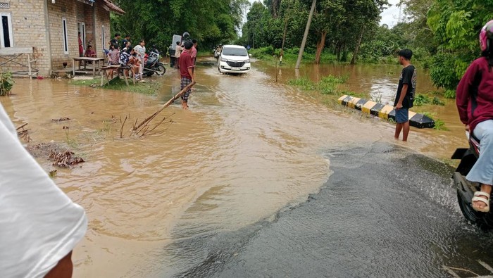 Banjir di OKU imbas hujan dan luapan Sungai Ogan.