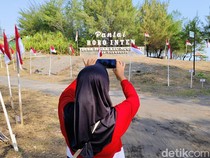 Gagah! 2.025 Bendera Merah Putih Berkibar di Pantai Roro Inten Purworejo