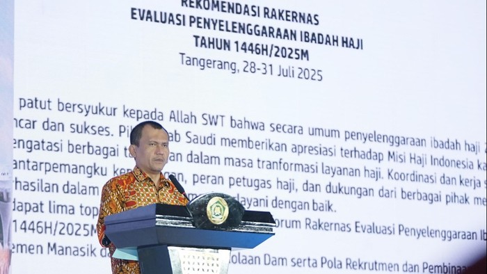 Direktur Bina Umrah dan Haji Khusus, Nugraha Stiawan saat membacakan rekomendasi Rakernas Evaluasi Haji 2025, Kamis (31/7/2025).