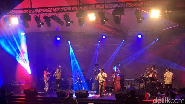 Penampilan musisi di Gaia Music Festial 2025.