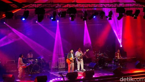 Penampilan musisi di Gaia Music Festial 2025.