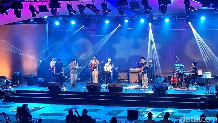 Penampilan musisi di Gaia Music Festial 2025.