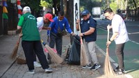Kerja bakti nasional mengajak komponen masyarakat untuk membangun nilai-nilai persaudaraan dan kebersamaan. Tidak hanya di Jakarta, program kerja bakti LDII juga digelar seluruh Indonesia.