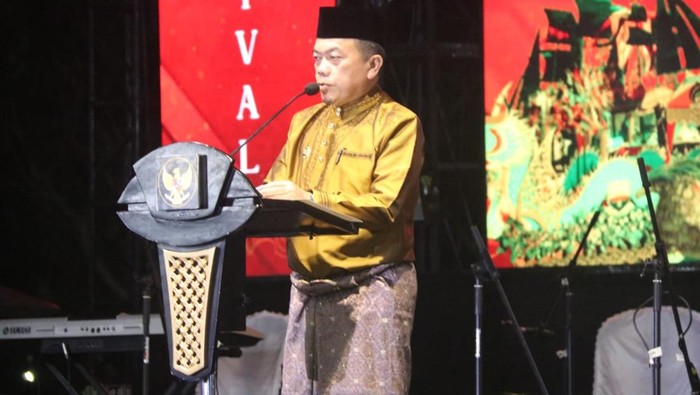 Gubernur Jambi Al Haris membuka Festival Batanghari Jambi 2025