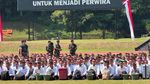 Momen Ibnu Jamil Peluk dan Sambut Dhofin Lolos Jadi Taruna Akademi TNI 2025