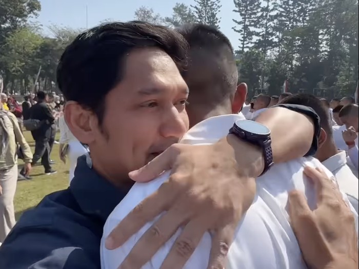 Ibnu Jamil Ibnu Jamil bahagia Dhofin lolos jadi taruna Akademi TNI tahun 2025 di Akademi Militer, Bukut Tidar, Magelang, Jawa Tengah.