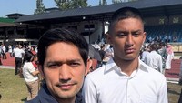 Pemain film sekaligus pembawa acara Ibnu Jamil, menjadi sorotan usai membagikan momen haru ketika menyambut putranya yang lulus jadi Taruna Akademi Militer. Momen tersebut dibagikannya di media sosial. Foto: Instagram @ibnujamilo