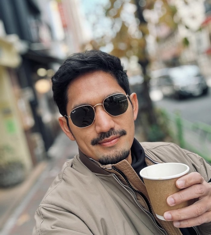 Ibnu Jamil Asyik Makan Nasi Goreng hingga Ramen di Restoran Jepang
