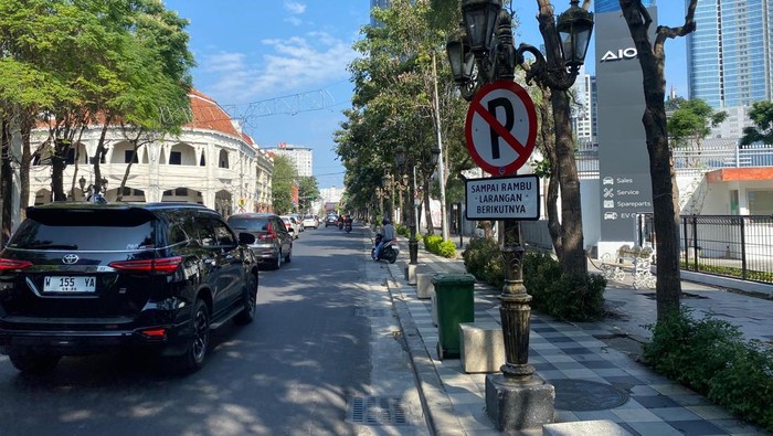 Jalan Tunjungan Surabaya.