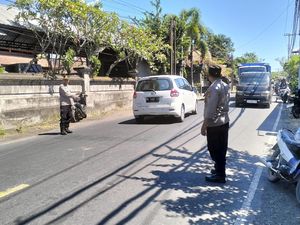 Pemotor Tewas Ditabrak Truk Tronton di Jalur Amlapura-Singaraja