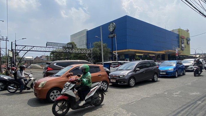 Kemacetan di Cinere, Depok (Devi/detikcom)